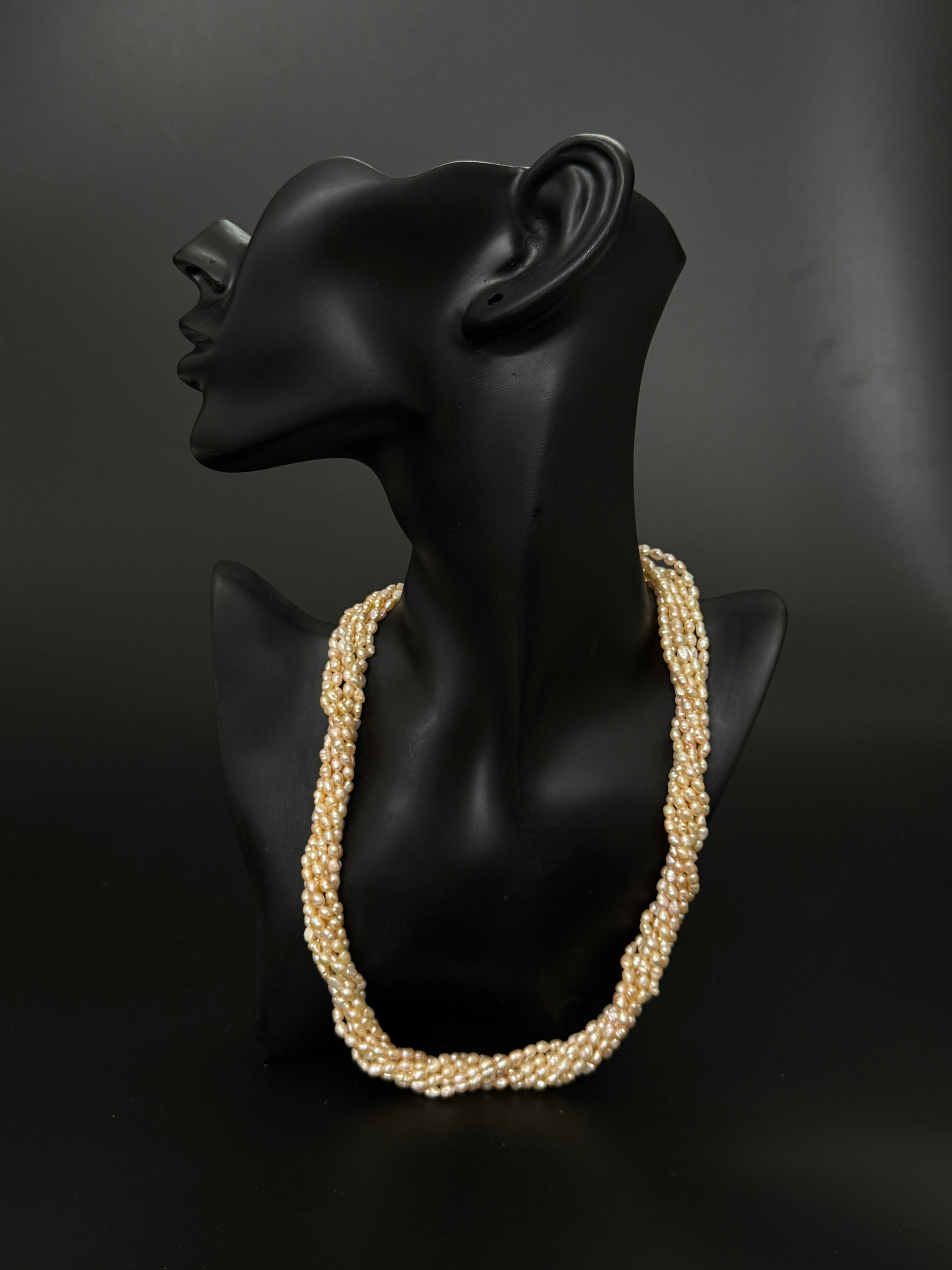 3 queen Elizabeth necklace