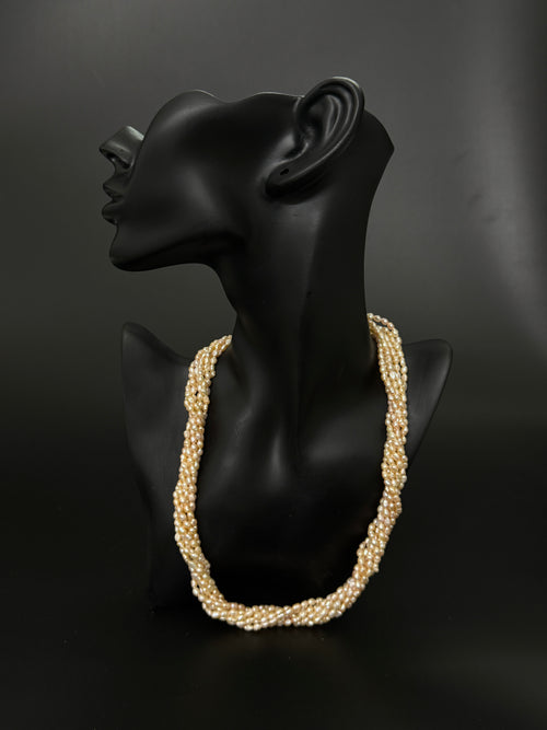 3 queen Elizabeth necklace
